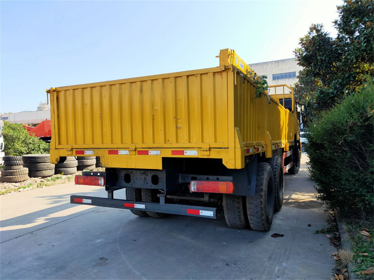 Howo 375 - Tipper, Crane truck: picture 4 Howo 375 - Tipper, Crane truck: picture 4