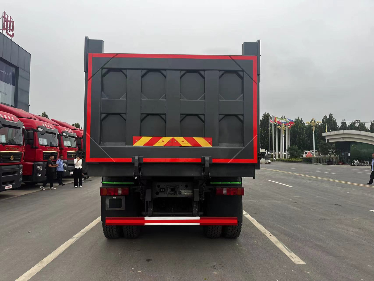 Howo G7W 6X4 Dump Truck - Tipper: picture 5 Howo G7W 6X4 Dump Truck - Tipper: picture 5