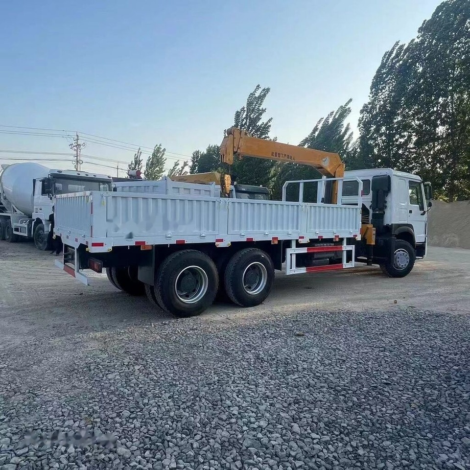 Howo crane 371 6tons - Tipper, Crane truck: picture 1 Howo crane 371 6tons - Tipper, Crane truck: picture 1