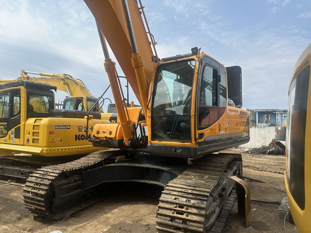 Hyundai R330LC-9S - Crawler excavator: picture 2 Hyundai R330LC-9S - Crawler excavator: picture 2