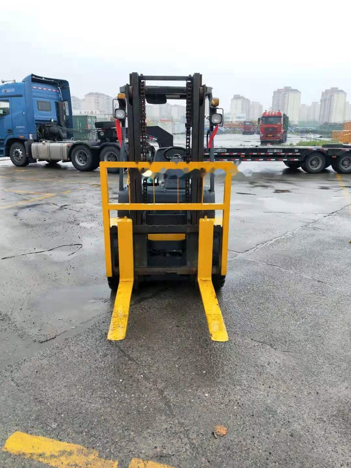 Komatsu FD30 - Diesel forklift: picture 5 Komatsu FD30 - Diesel forklift: picture 5