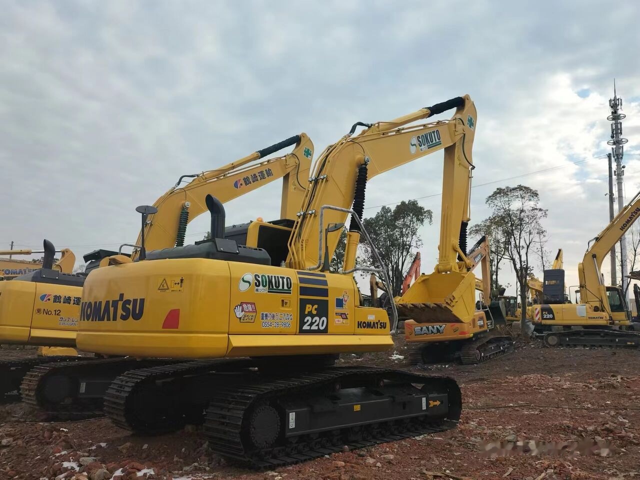 Komatsu PC220-8 - Crawler excavator: picture 2 Komatsu PC220-8 - Crawler excavator: picture 2
