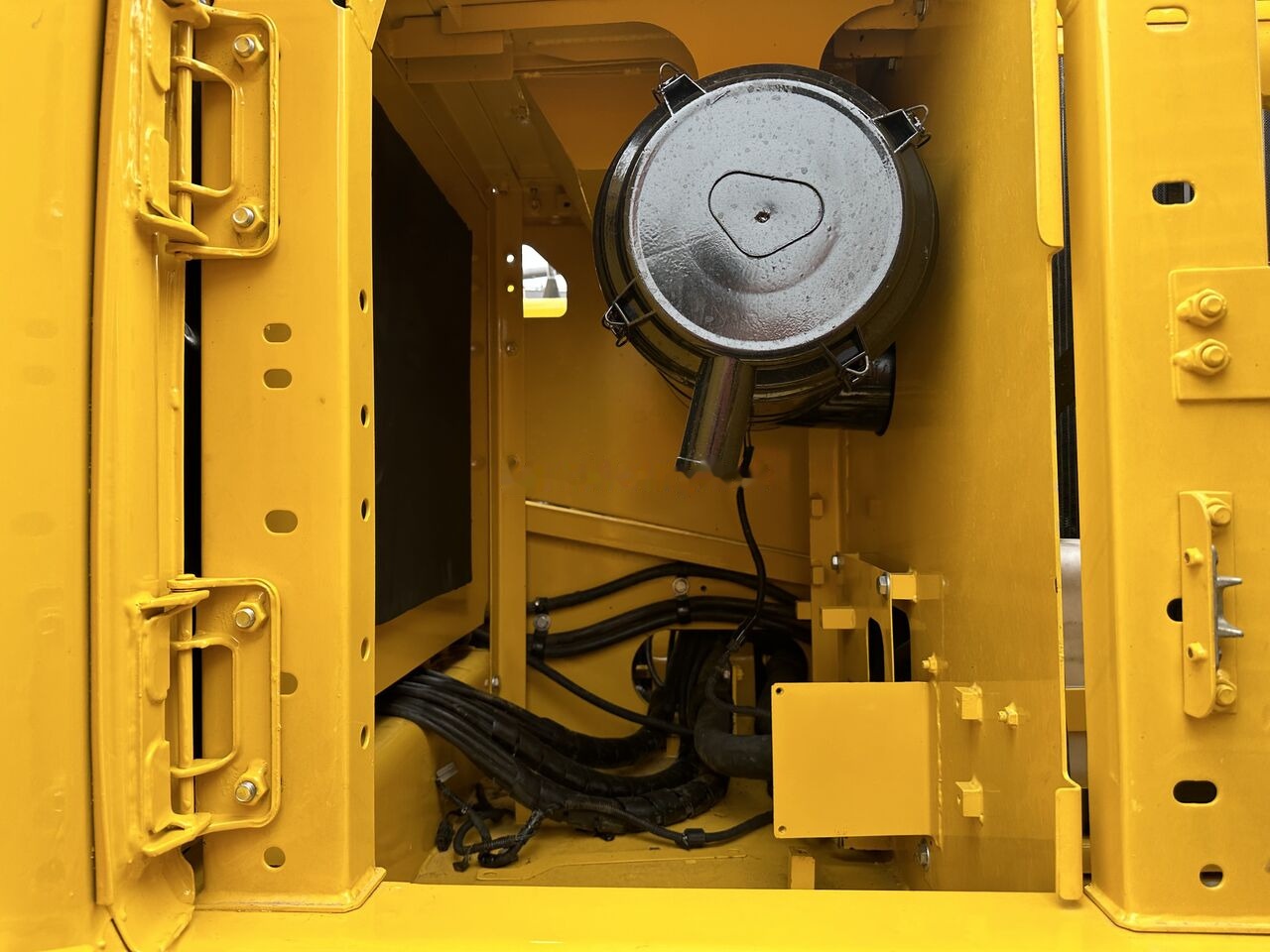 Komatsu PC220-8 - Crawler excavator: picture 1 Komatsu PC220-8 - Crawler excavator: picture 1