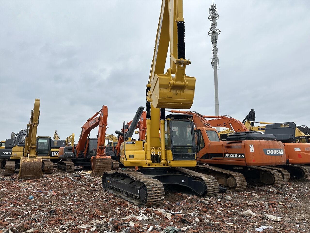 Komatsu PC220-8 - Crawler excavator: picture 3 Komatsu PC220-8 - Crawler excavator: picture 3