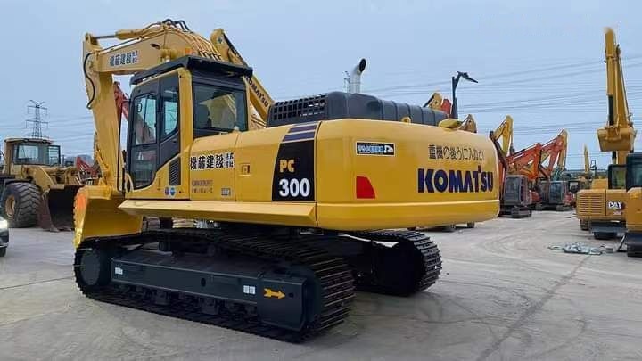 Komatsu PC300 - Crawler excavator: picture 3 Komatsu PC300 - Crawler excavator: picture 3