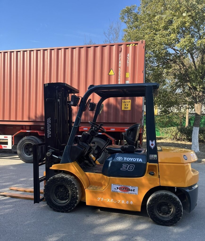 Toyota FD30 - Diesel forklift: picture 3 Toyota FD30 - Diesel forklift: picture 3
