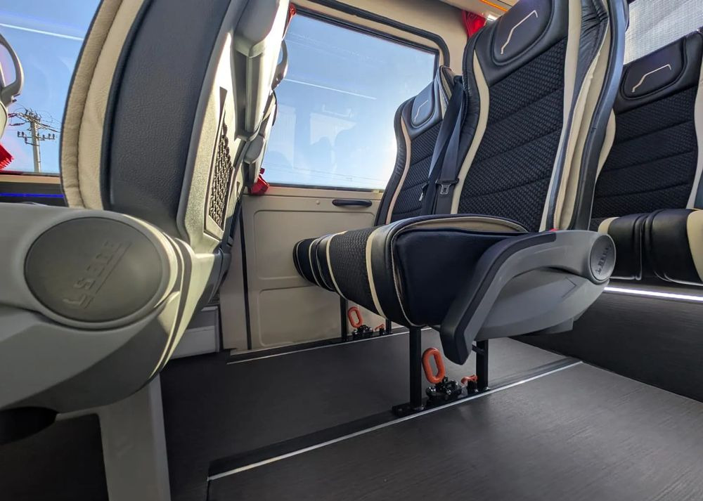 Lease a  Mercedes-Benz Sprinter 519 Mercedes-Benz Sprinter 519: picture 15