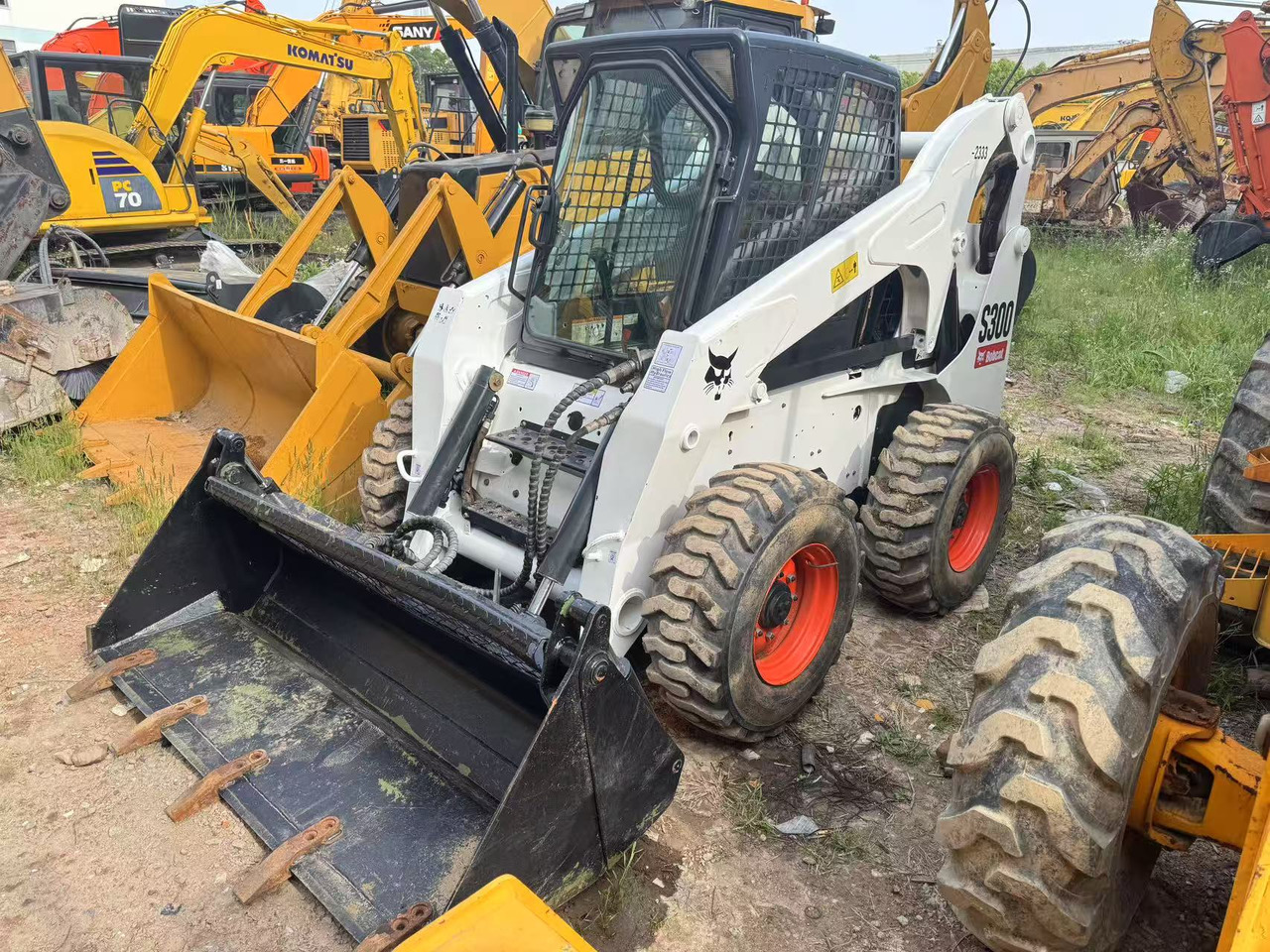 BOBCAT S300 - Backhoe loader: picture 1 BOBCAT S300 - Backhoe loader: picture 1