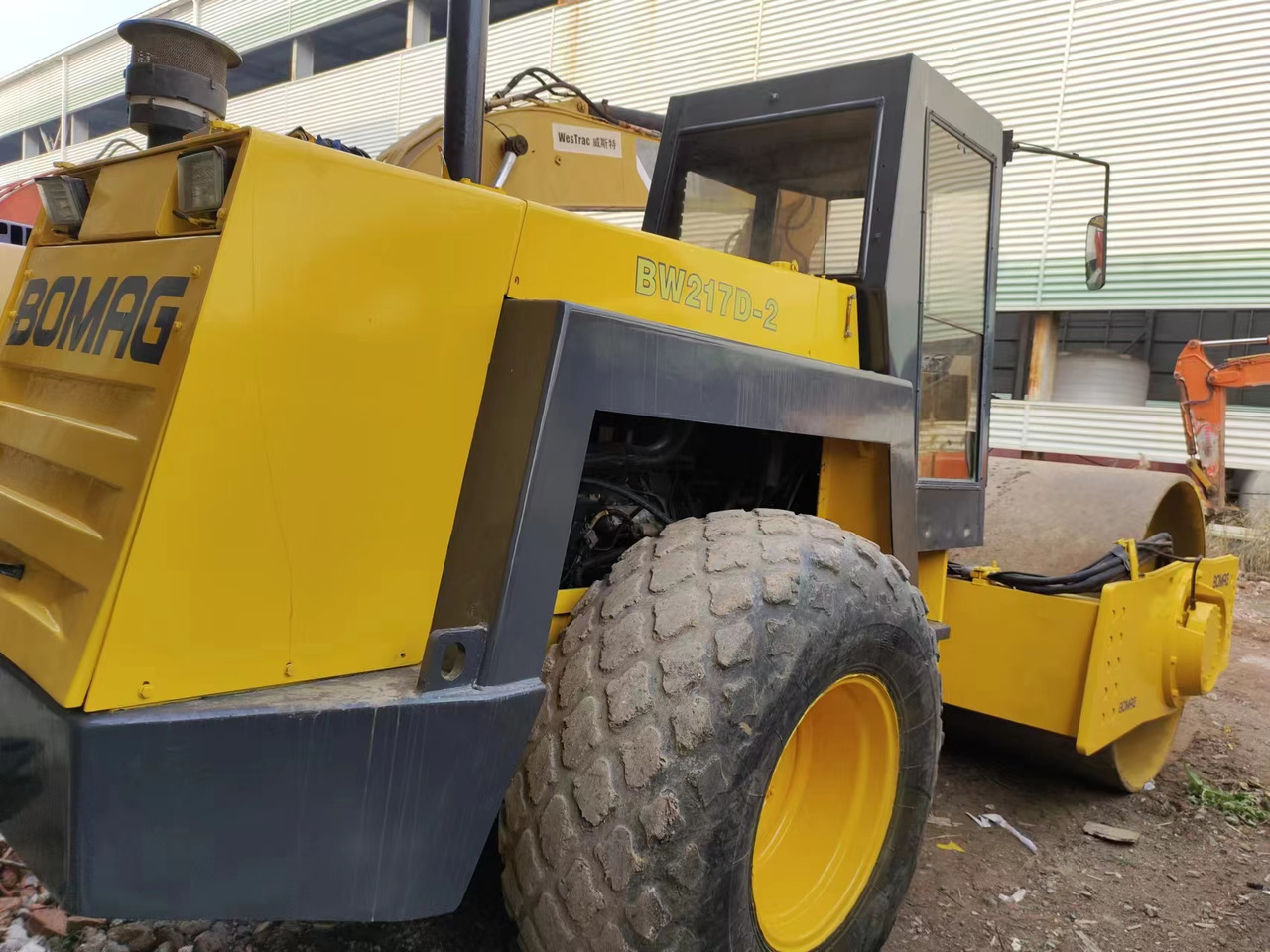 Compactor BOMAG BW 217D: picture 6