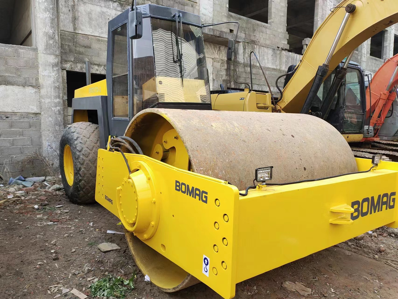 BOMAG BW217D-2 - Compactor: picture 1 BOMAG BW217D-2 - Compactor: picture 1