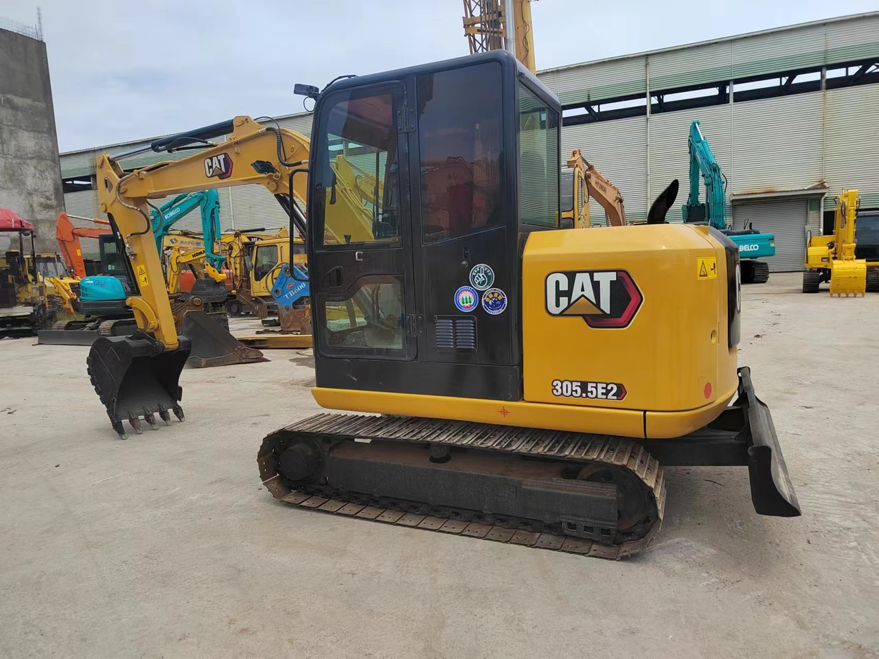 CATERPILLAR 305.5E2 - Mini excavator: picture 3 CATERPILLAR 305.5E2 - Mini excavator: picture 3
