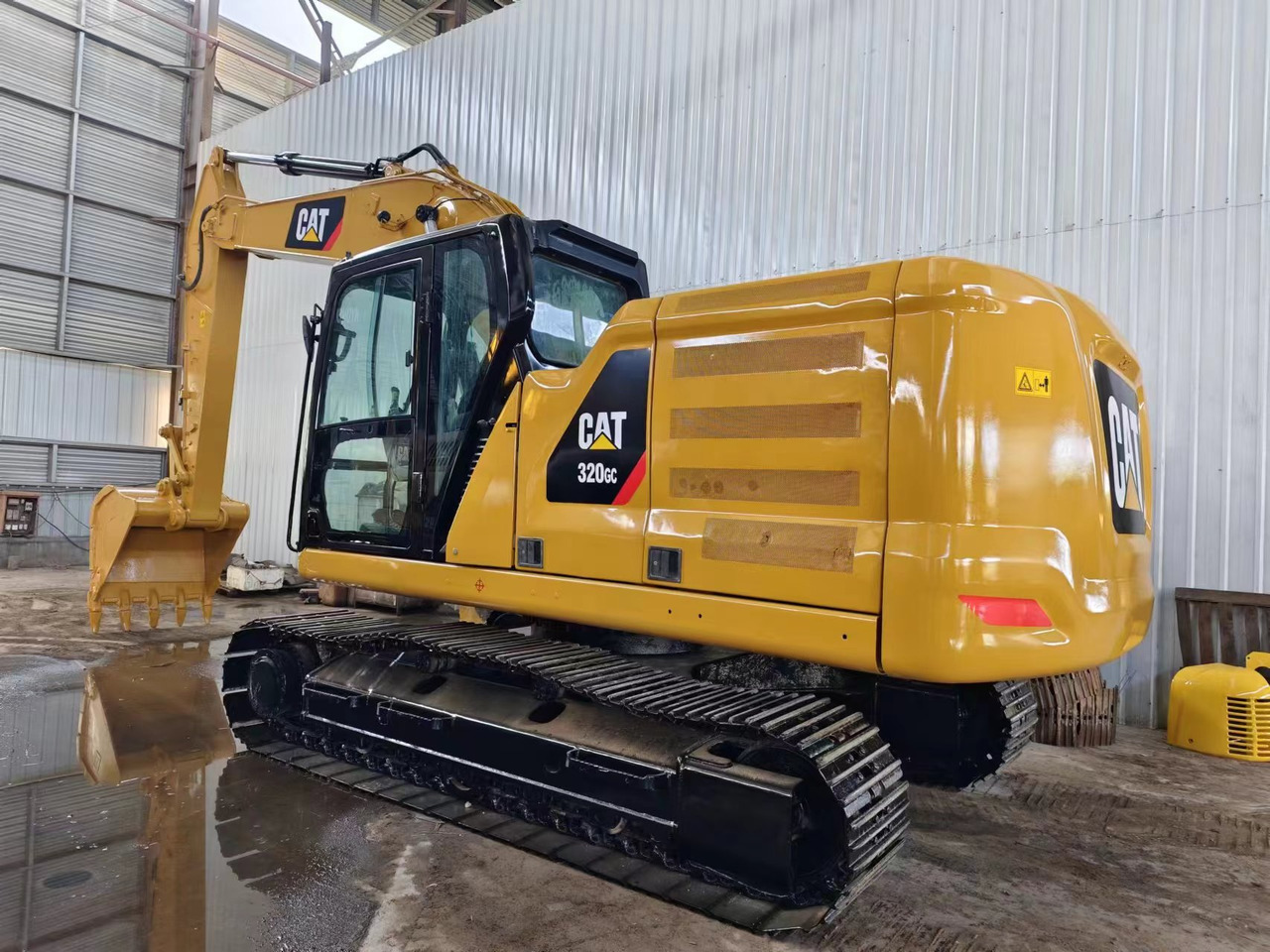 CATERPILLAR 320GC - Crawler excavator: picture 2 CATERPILLAR 320GC - Crawler excavator: picture 2