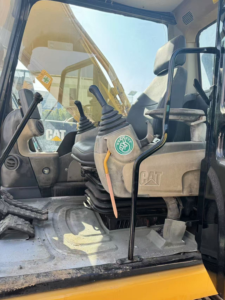 CATERPILLAR 330D2 - Crawler excavator: picture 3 CATERPILLAR 330D2 - Crawler excavator: picture 3