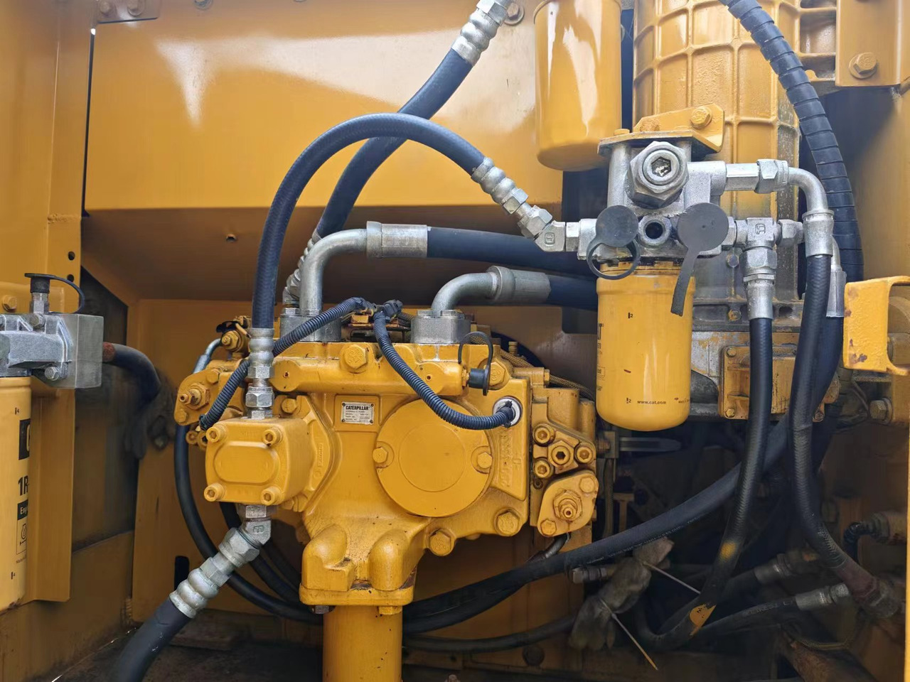 New Crawler excavator CATERPILLAR CAT 320D2: picture 7