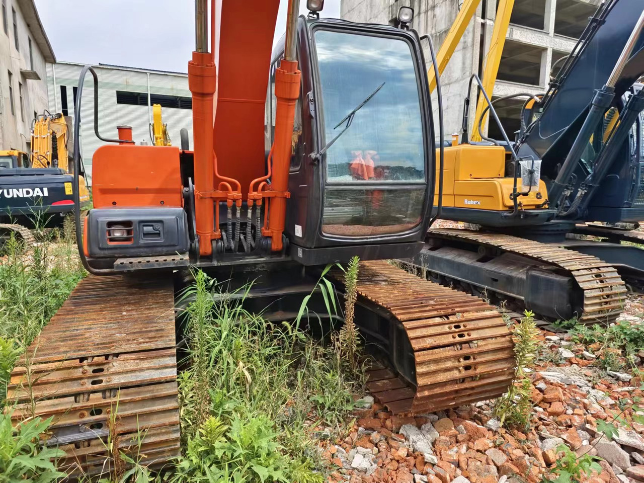 HITACHI EX120-5 - Crawler excavator: picture 3 HITACHI EX120-5 - Crawler excavator: picture 3