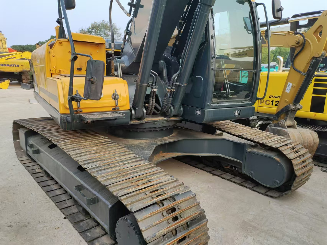 Hyundai R220LC-9T - Crawler excavator: picture 2 Hyundai R220LC-9T - Crawler excavator: picture 2