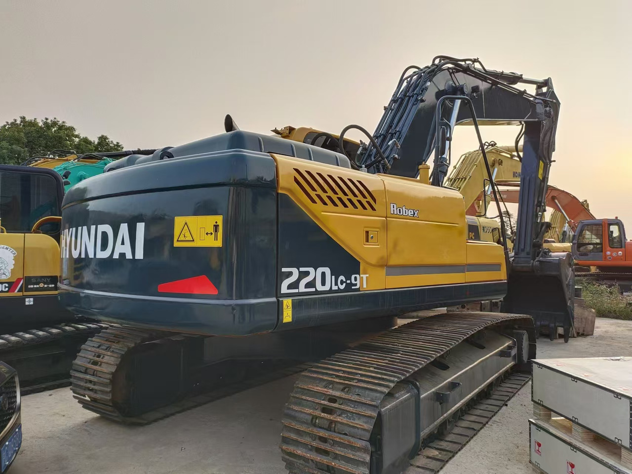 Hyundai R220LC-9T - Crawler excavator: picture 1 Hyundai R220LC-9T - Crawler excavator: picture 1