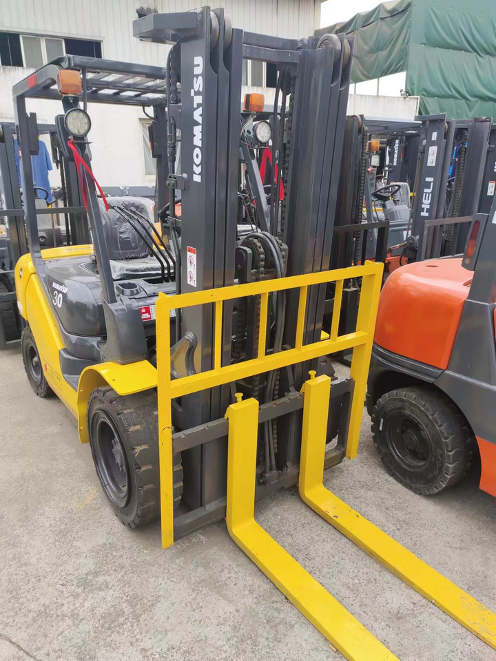 KOMATSU FD30 - Diesel forklift: picture 4 KOMATSU FD30 - Diesel forklift: picture 4