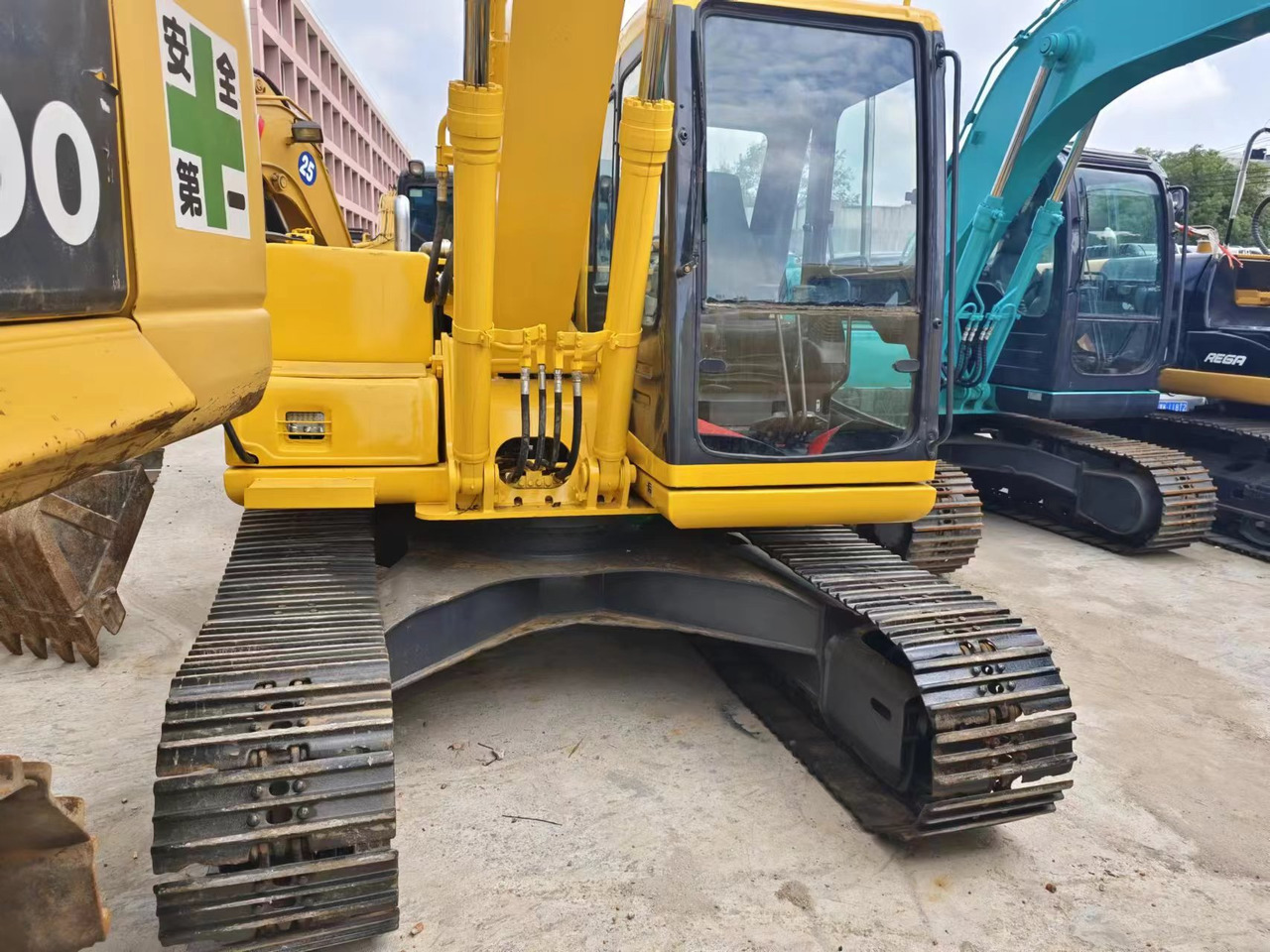 KOMATSU PC120-6 - Crawler excavator: picture 3 KOMATSU PC120-6 - Crawler excavator: picture 3