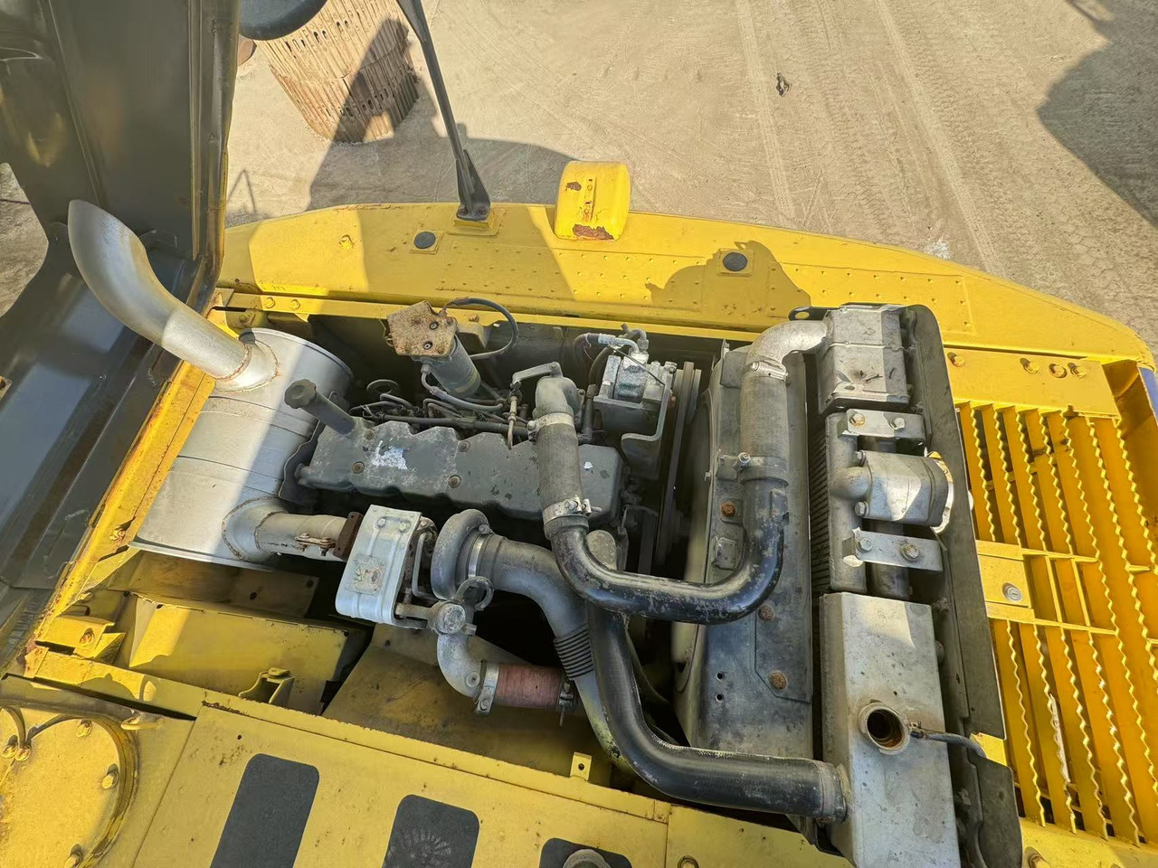 KOMATSU PC200-8 - Crawler excavator: picture 5 KOMATSU PC200-8 - Crawler excavator: picture 5