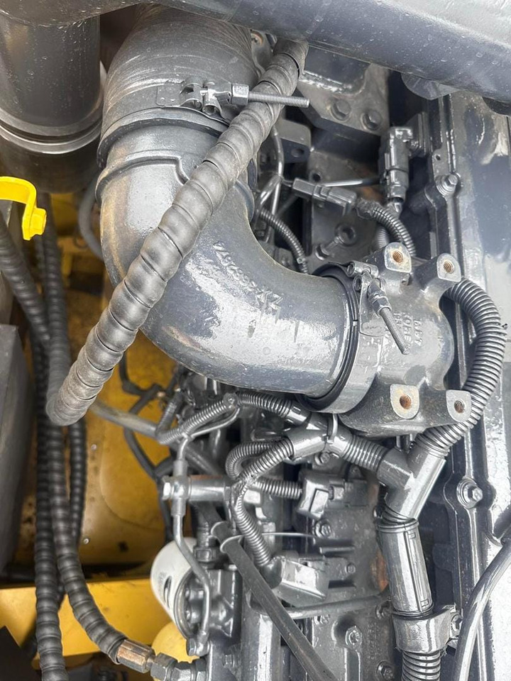 KOMATSU PC300-8 - Crawler excavator: picture 5 KOMATSU PC300-8 - Crawler excavator: picture 5