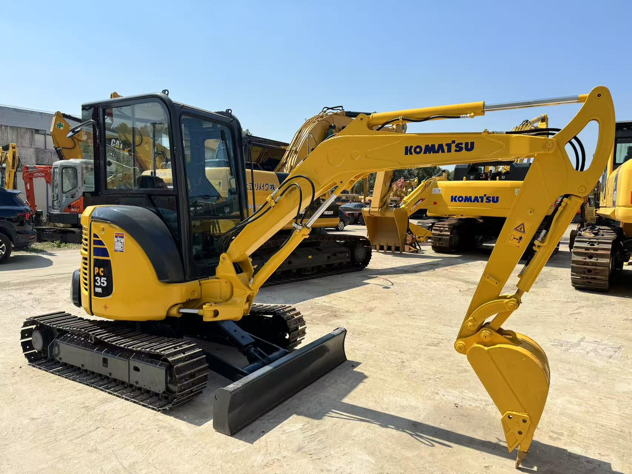 KOMATSU PC35MR - Mini excavator: picture 1 KOMATSU PC35MR - Mini excavator: picture 1
