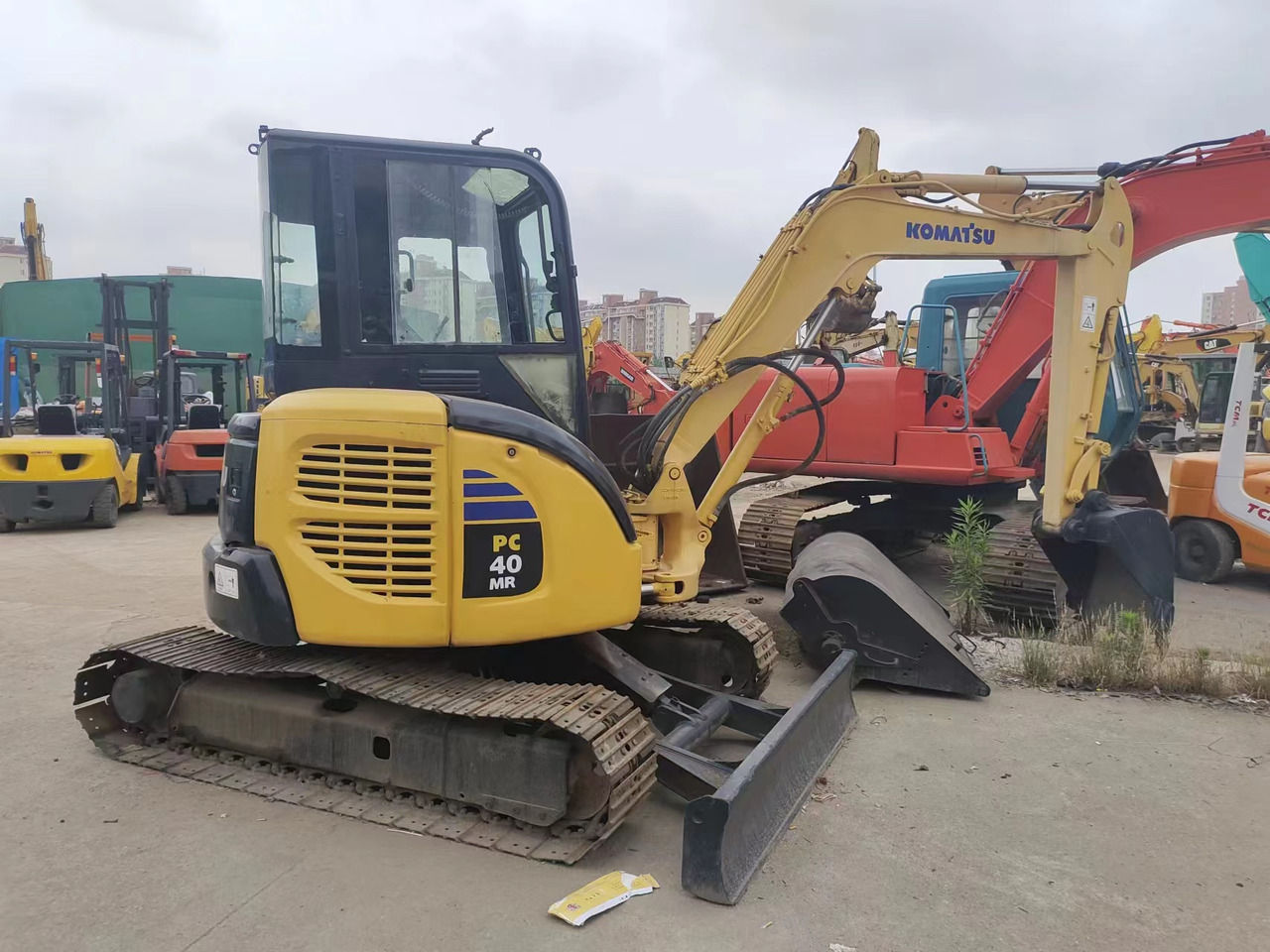KOMATSU PC40MR - Mini excavator: picture 1 KOMATSU PC40MR - Mini excavator: picture 1