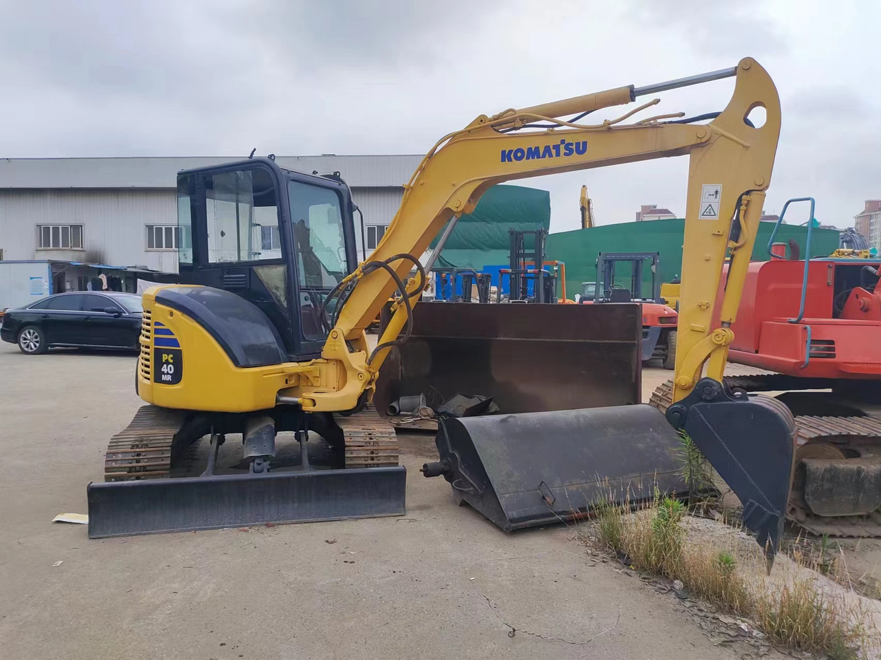 KOMATSU PC40MR - Mini excavator: picture 3 KOMATSU PC40MR - Mini excavator: picture 3