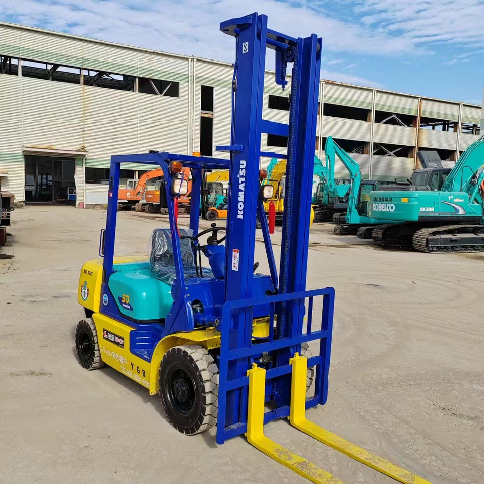 Komastu FD30 forklift 3tons - Diesel forklift: picture 2 Komastu FD30 forklift 3tons - Diesel forklift: picture 2