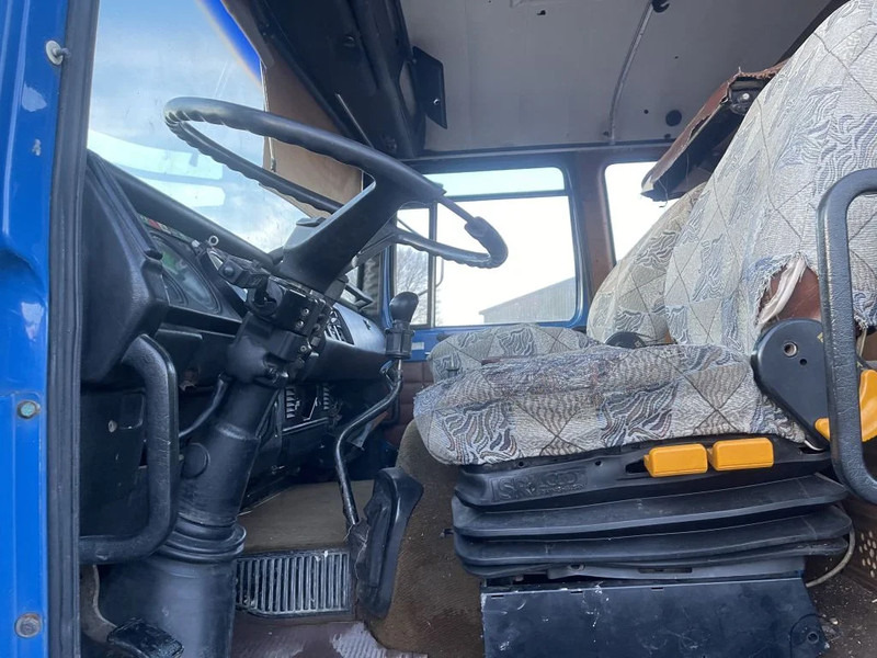 Interior photo 2: Cab chassis truck MAN 32.361 Chassis