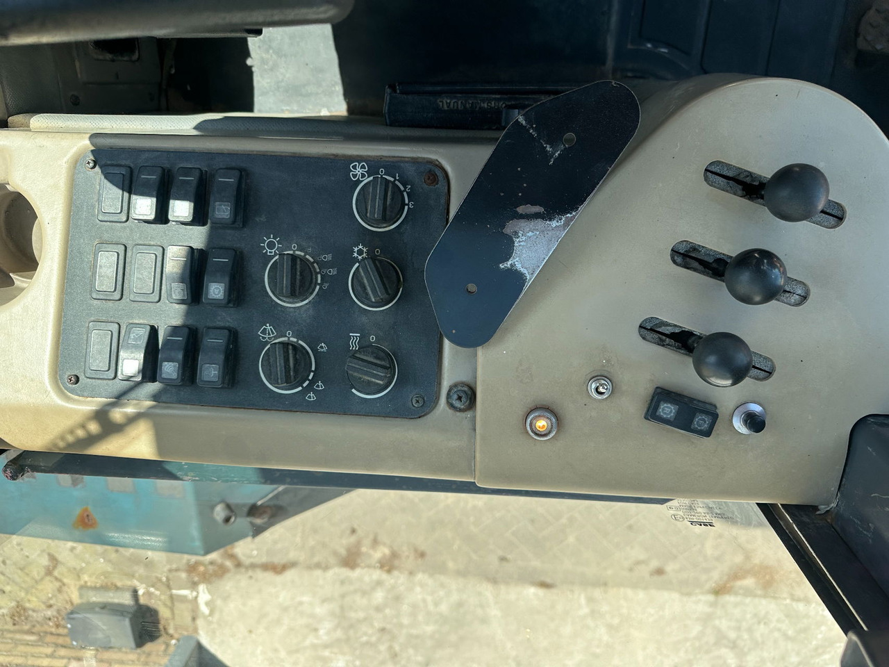 Wheel loader Case 521D: picture 8