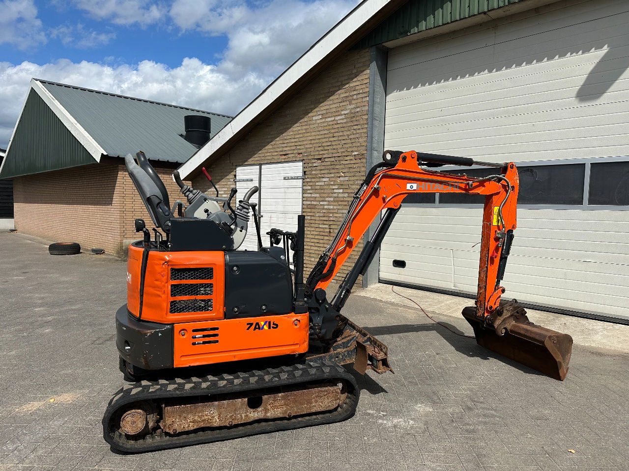 Hitachi ZX19U-6 YR - Mini excavator: picture 4 Hitachi ZX19U-6 YR - Mini excavator: picture 4