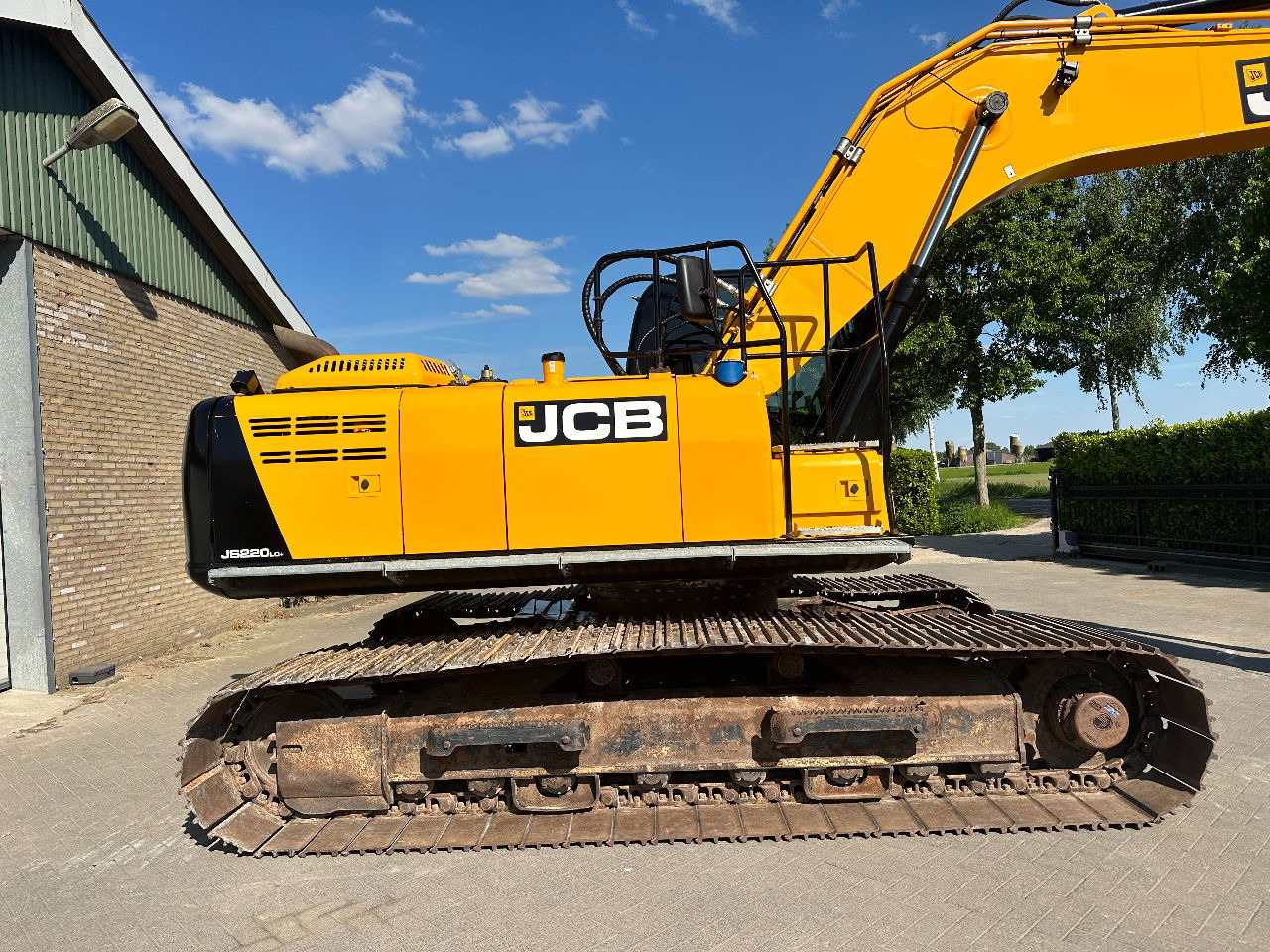 Crawler excavator JCB JS220LC: picture 8