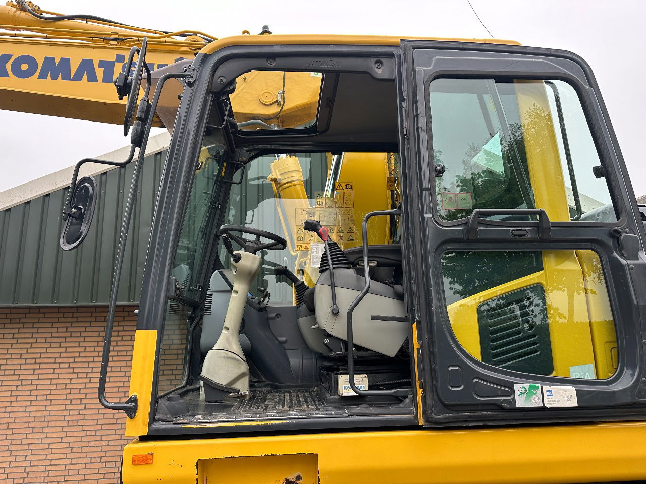 Wheel excavator Komatsu PW160-8: picture 8