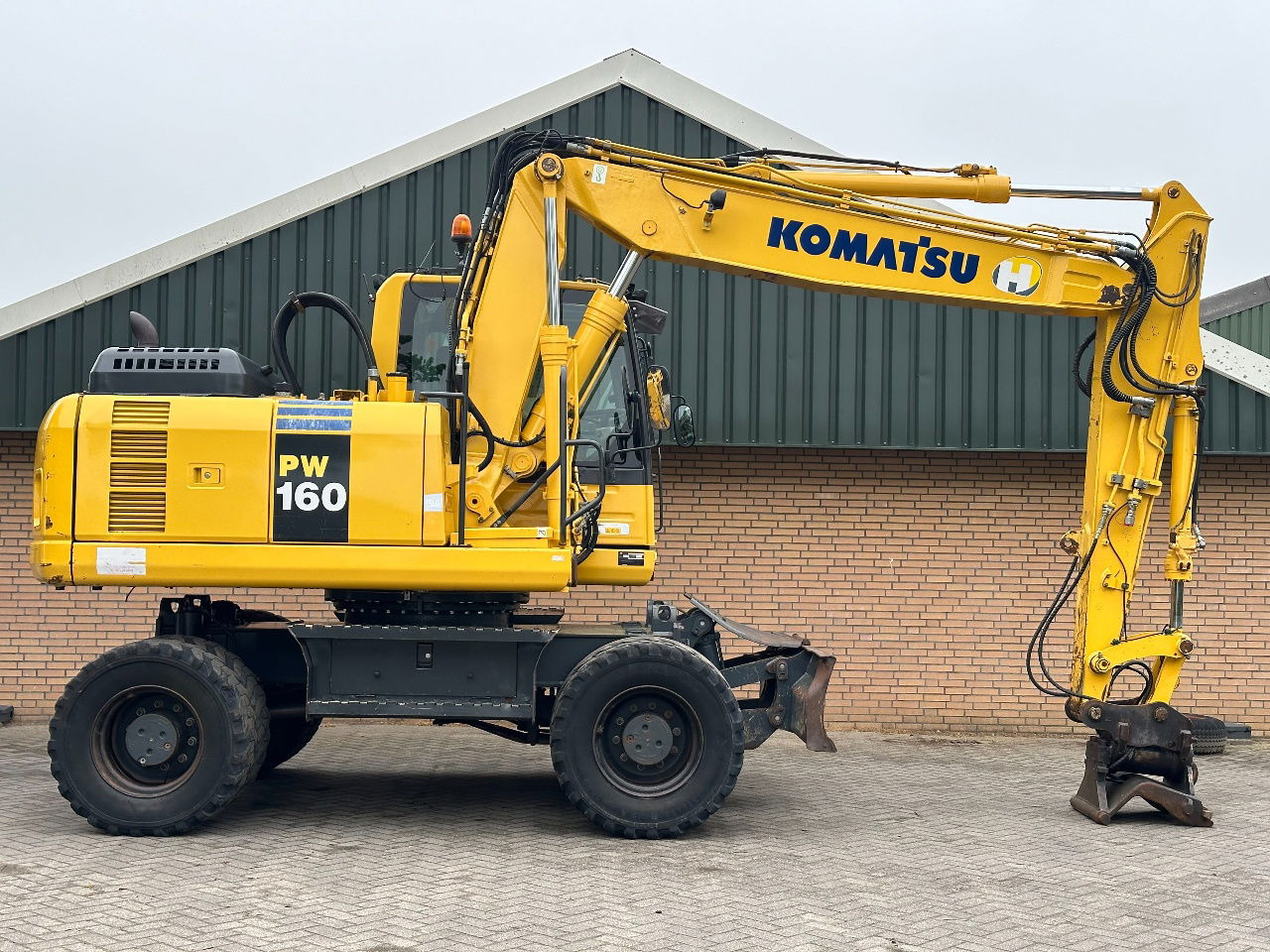 Wheel excavator Komatsu PW160-8: picture 7