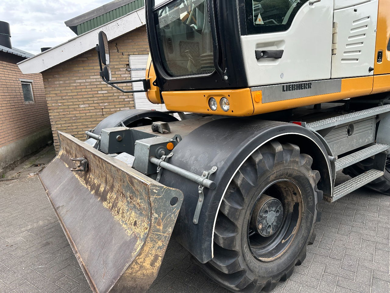 Wheel excavator Liebherr A914: picture 14