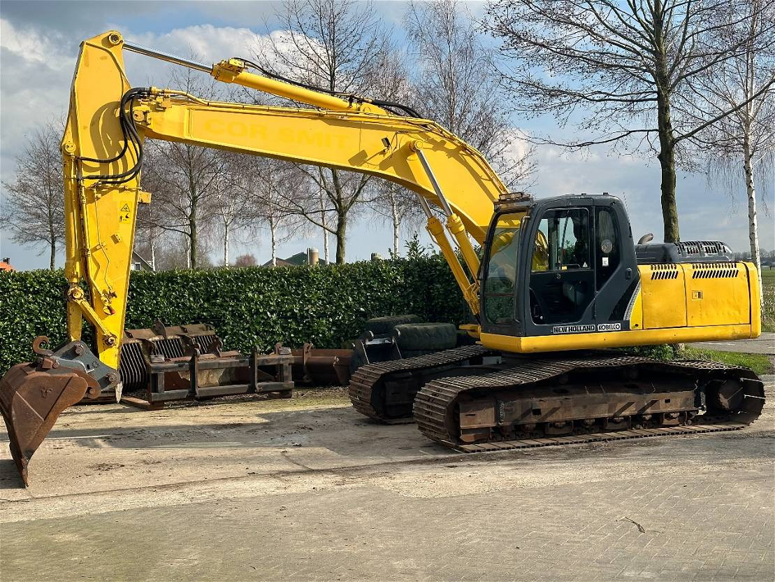 New Holland E215 - Crawler excavator: picture 1 New Holland E215 - Crawler excavator: picture 1