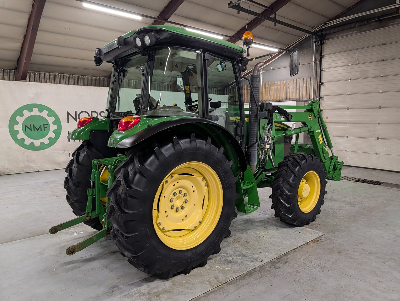 John Deere 5085M - Farm tractor: picture 5 John Deere 5085M - Farm tractor: picture 5