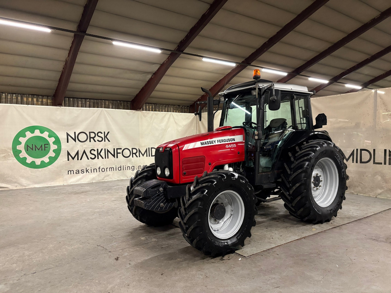 Massey Ferguson 4455 - Farm tractor: picture 1 Massey Ferguson 4455 - Farm tractor: picture 1