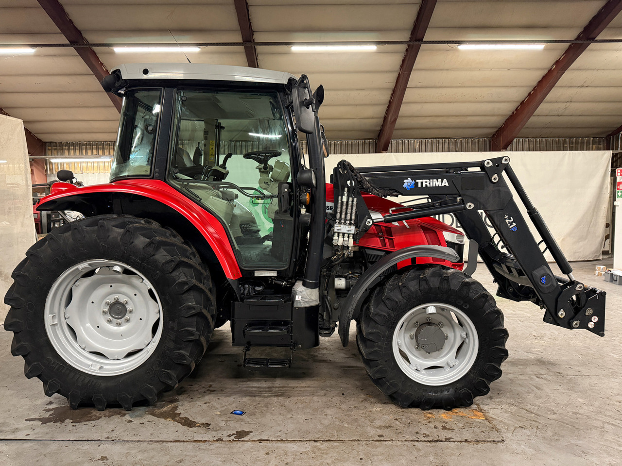 Farm tractor Massey Ferguson 5712 SL Dyna4: picture 6