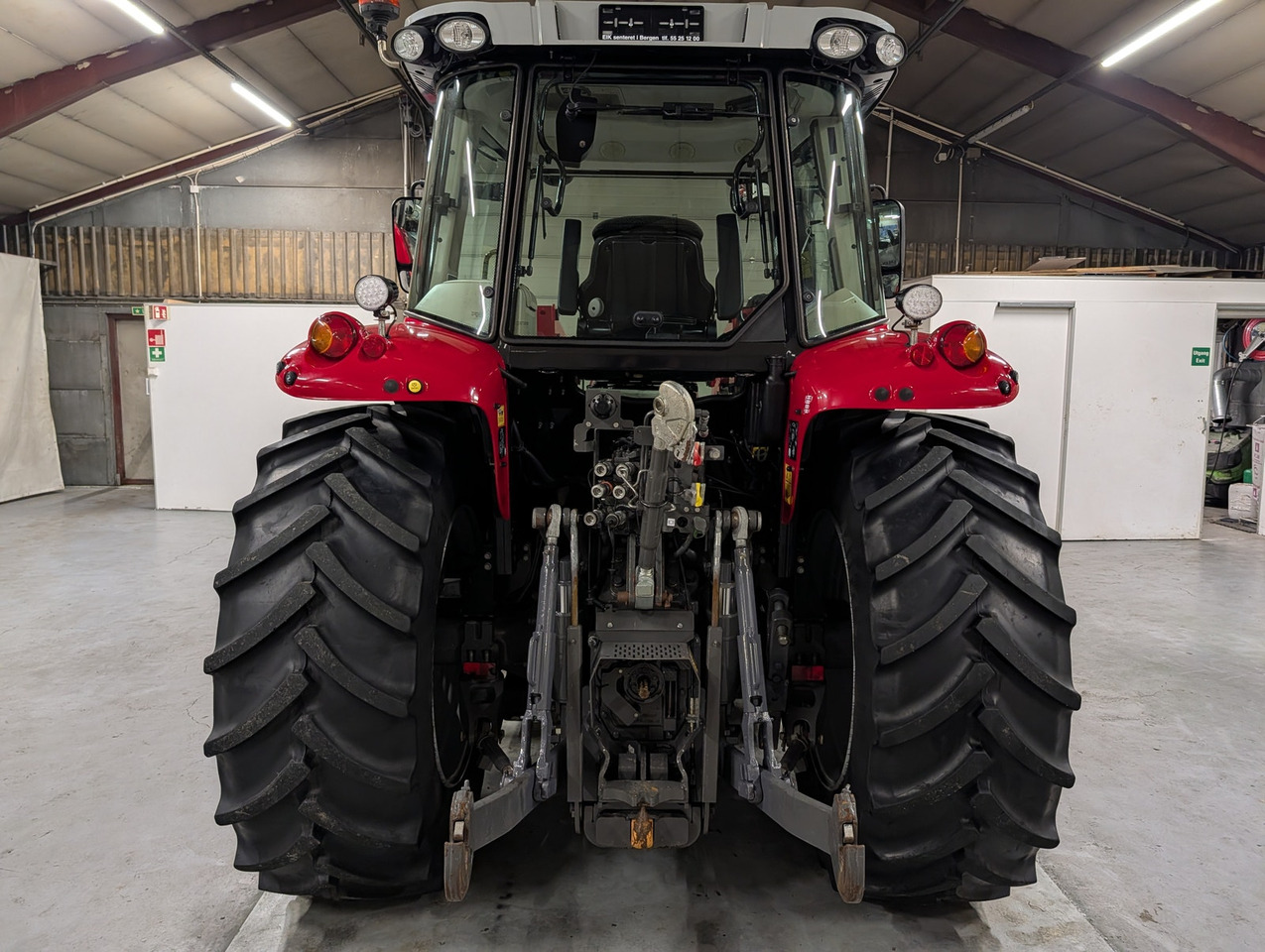 Massey Ferguson 5712S - Farm tractor: picture 4 Massey Ferguson 5712S - Farm tractor: picture 4