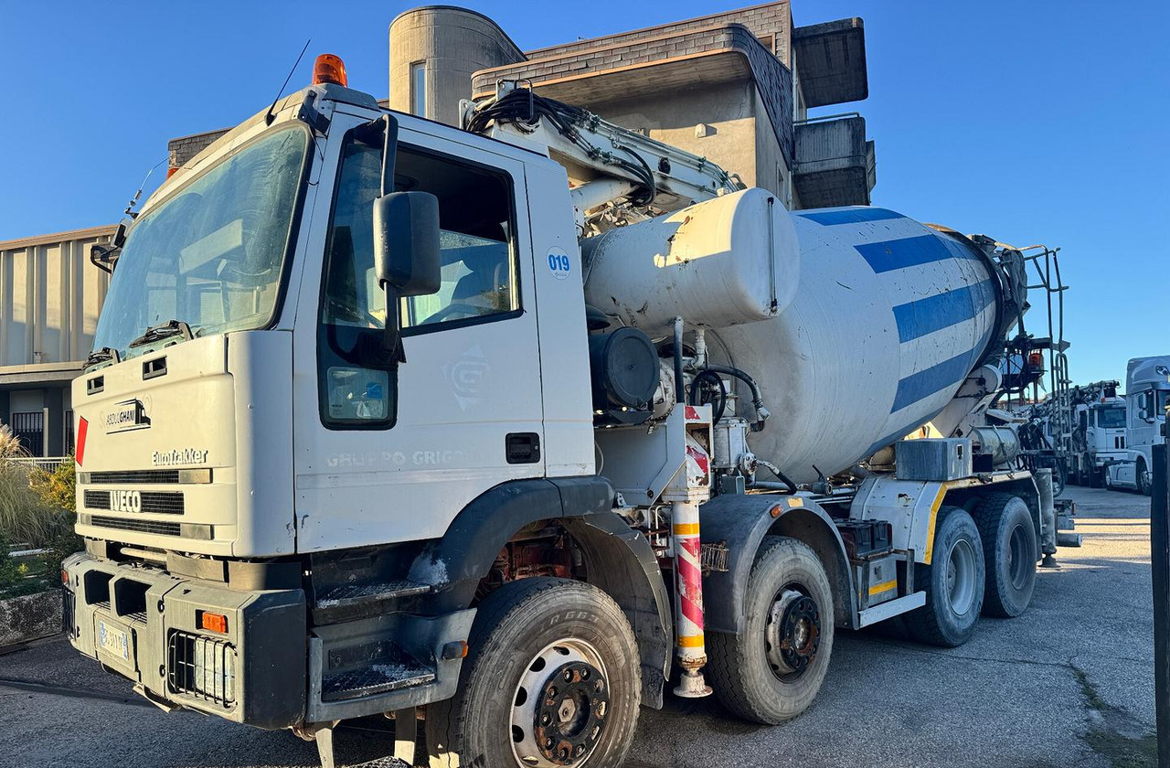Betonpompa CIFA Iveco Trakker 410E44 - Mixer pump truck: picture 4 Betonpompa CIFA Iveco Trakker 410E44 - Mixer pump truck: picture 4