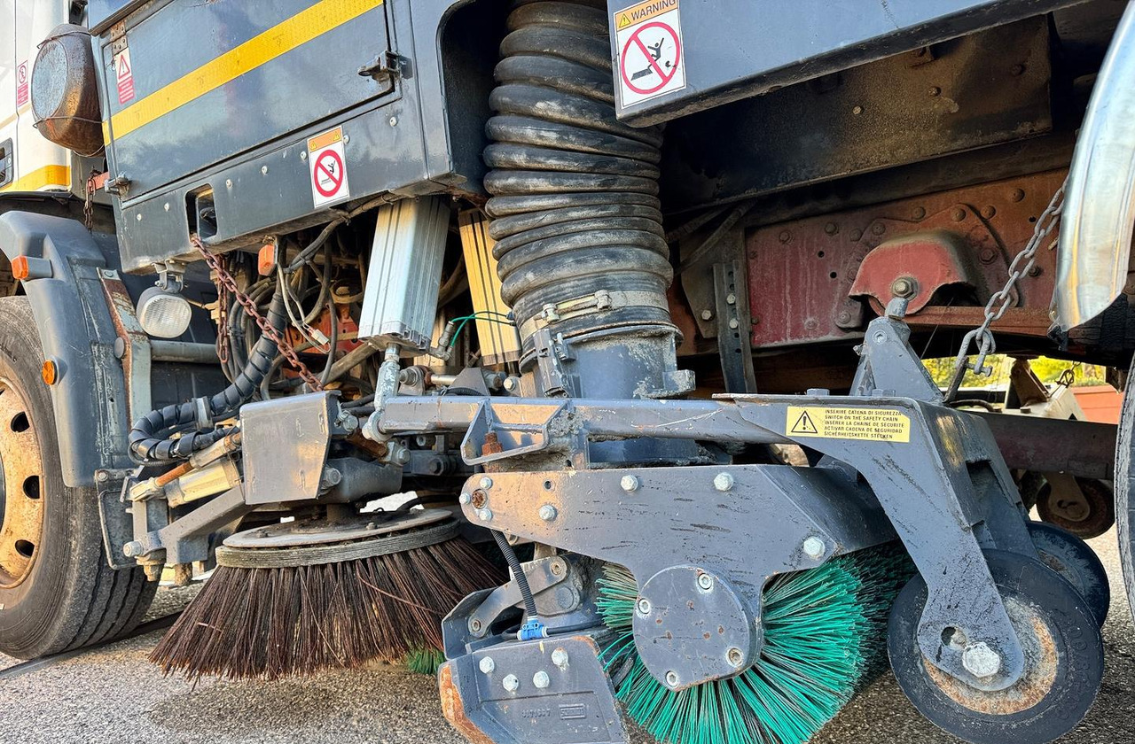 Iveco EuroCargo 150E18 spazzatrice - Road sweeper: picture 5 Iveco EuroCargo 150E18 spazzatrice - Road sweeper: picture 5