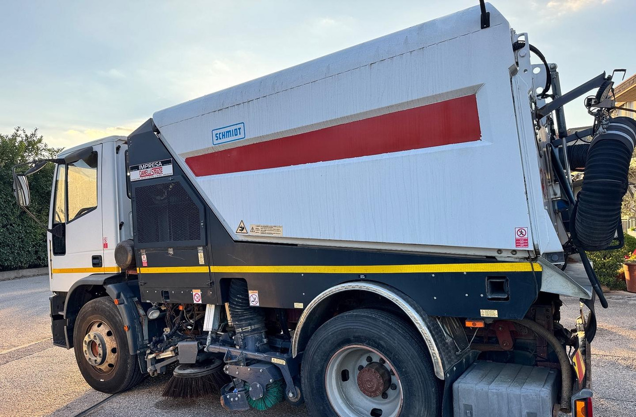 Iveco EuroCargo 150E18 spazzatrice - Road sweeper: picture 3 Iveco EuroCargo 150E18 spazzatrice - Road sweeper: picture 3