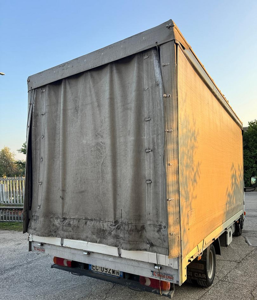 Renault Trucks Maxity 135.35 dxi - Curtainsider truck: picture 4 Renault Trucks Maxity 135.35 dxi - Curtainsider truck: picture 4