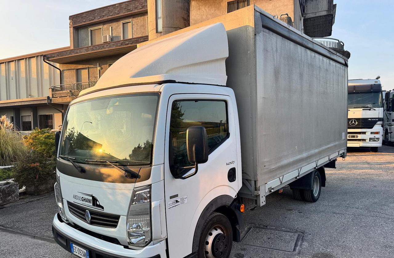 Renault Trucks Maxity 135.35 dxi - Curtainsider truck: picture 2 Renault Trucks Maxity 135.35 dxi - Curtainsider truck: picture 2