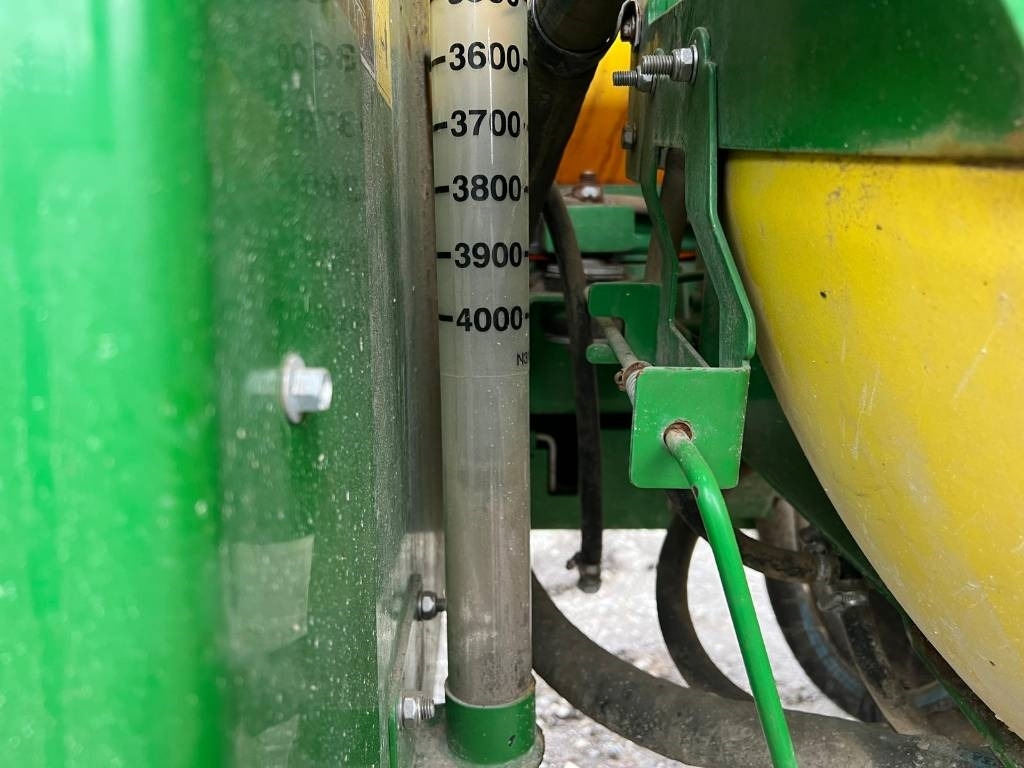 Lease a John Deere R4040i  John Deere R4040i: picture 14