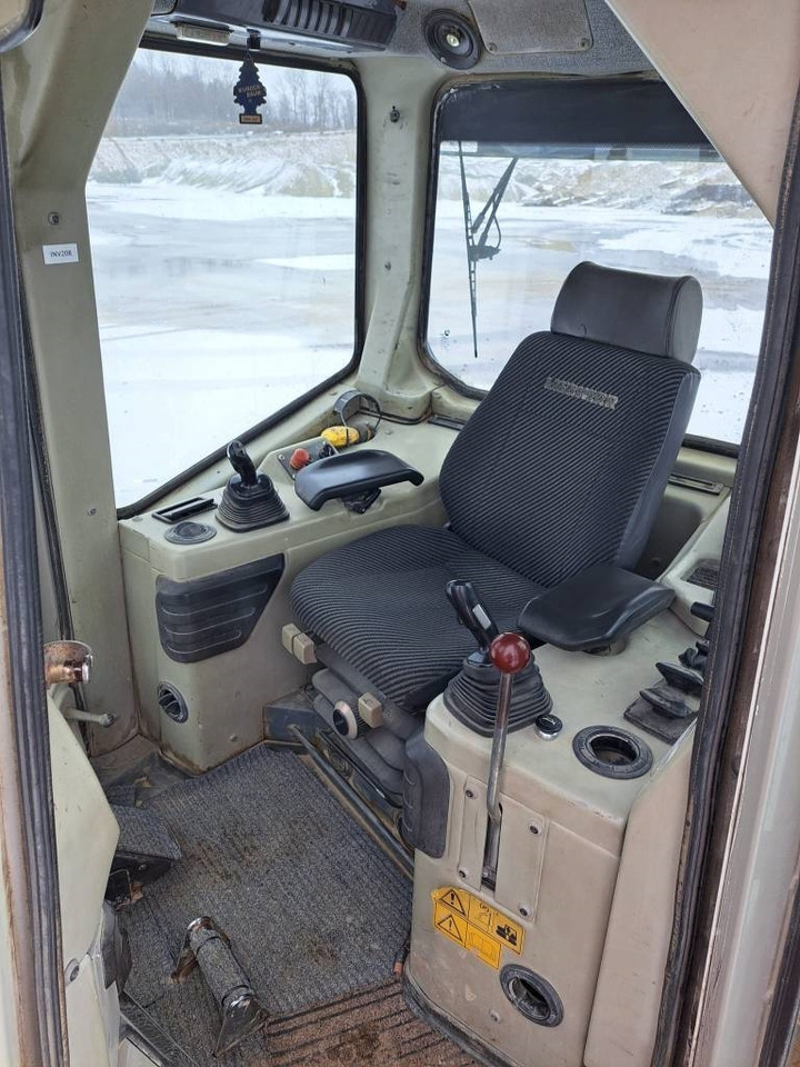Bulldozer Liebherr PR 734 L: picture 18
