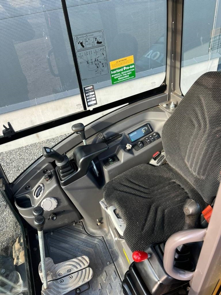 Mini excavator Volvo ECR 25 D: picture 9
