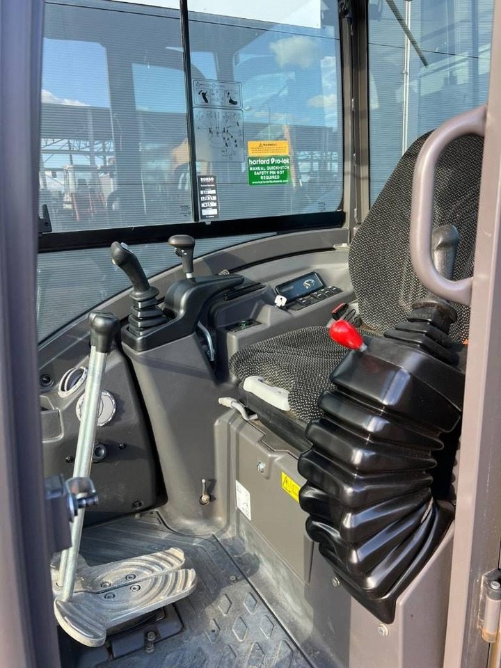 Mini excavator Volvo ECR 25 D: picture 10